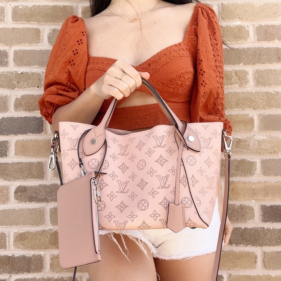 Authentic🥰 Louis Vuitton Hina PM Magnolia Small Tote Crossbody Pink Perforated - Picture 11 of 13